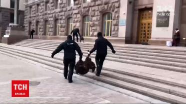 Новости Киева: митингующие привели к КГГА баранов и овец