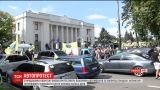 В правительственном квартале продолжается протест водителей "евроблях"