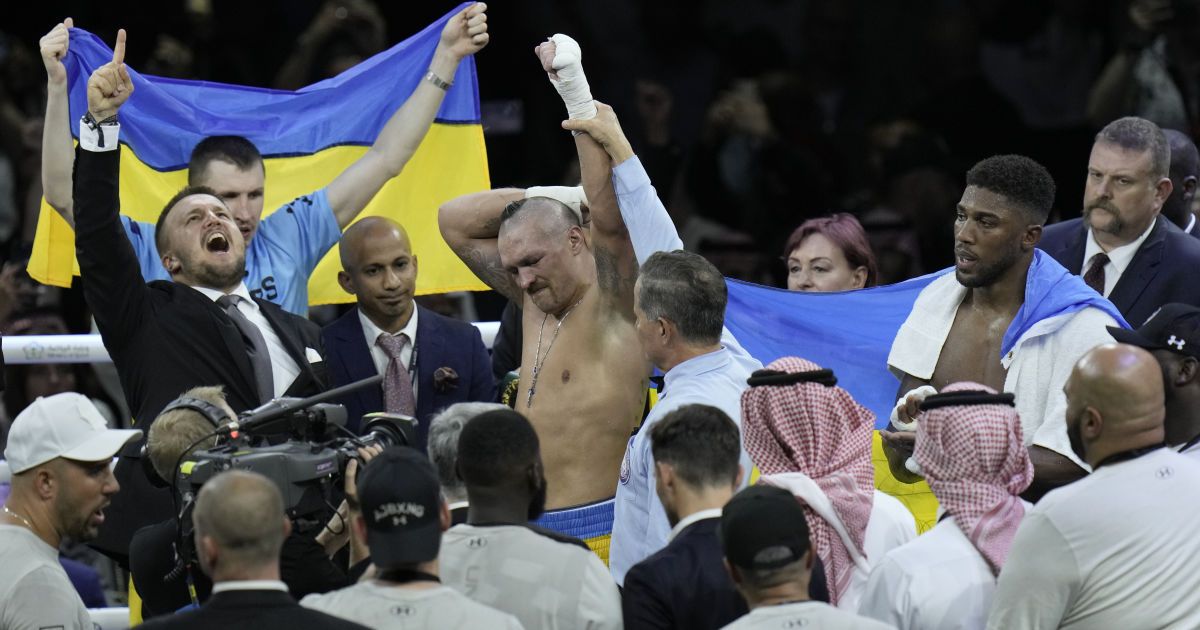 Усик заявив, що Україна переможе у війні з Росією: ми дуже гарно стоїмо, ще й "накидуємо" їм