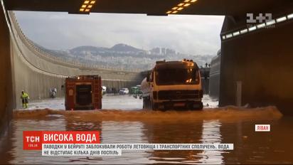 Висока вода паралізувала рух транспорту у Лівані