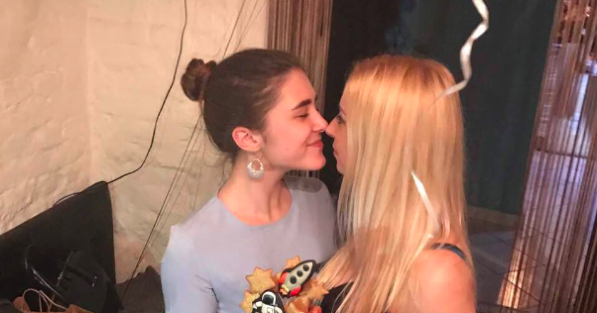 Моя гордість: Тоня Матвієнко зворушливо привітала старшу дочку з 20-річчям