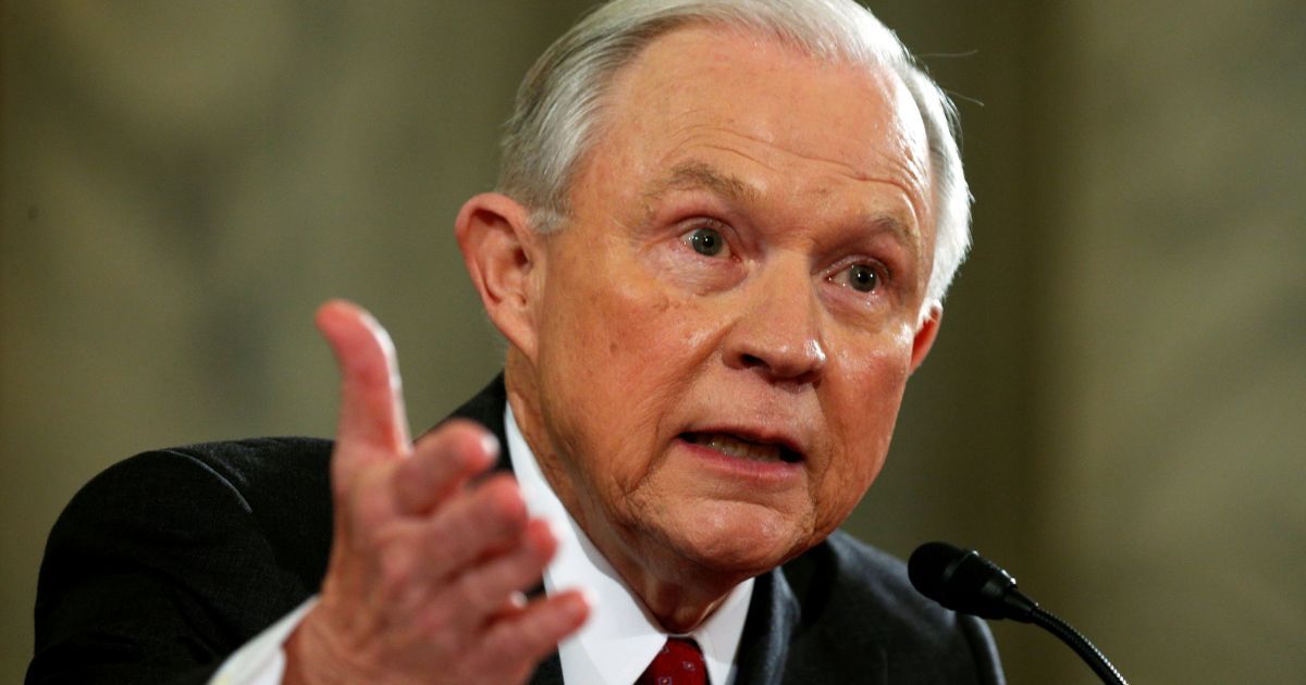 Генпрокурор США міг приховати ще одну зустріч з російським послом - CNN