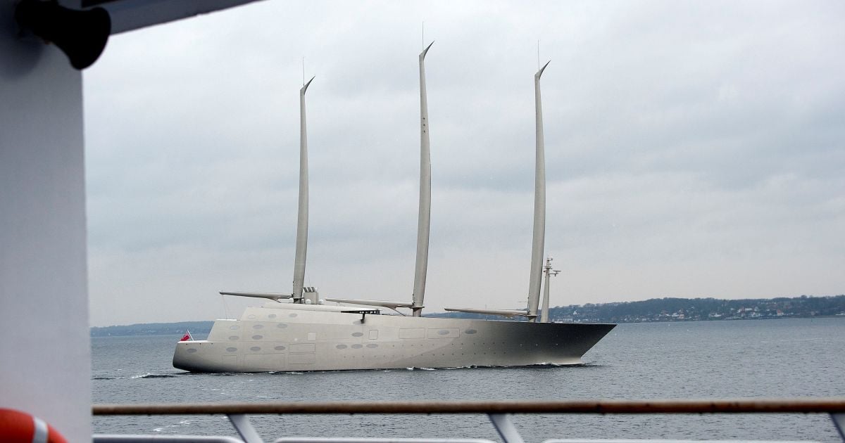 Гибралтар снял арест с крупной яхты, принадлежащей российскому олигарху