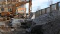 Сербы на бульдозерах снесли свою стену в Косово после обвинений в разжигании розни