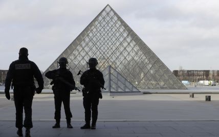 Батько нападника у Луврі не може повірити, що його син терорист