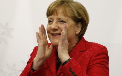 Впервые с 2010 года блок Меркель уступил популярностью среди избирателей социал-демократам
