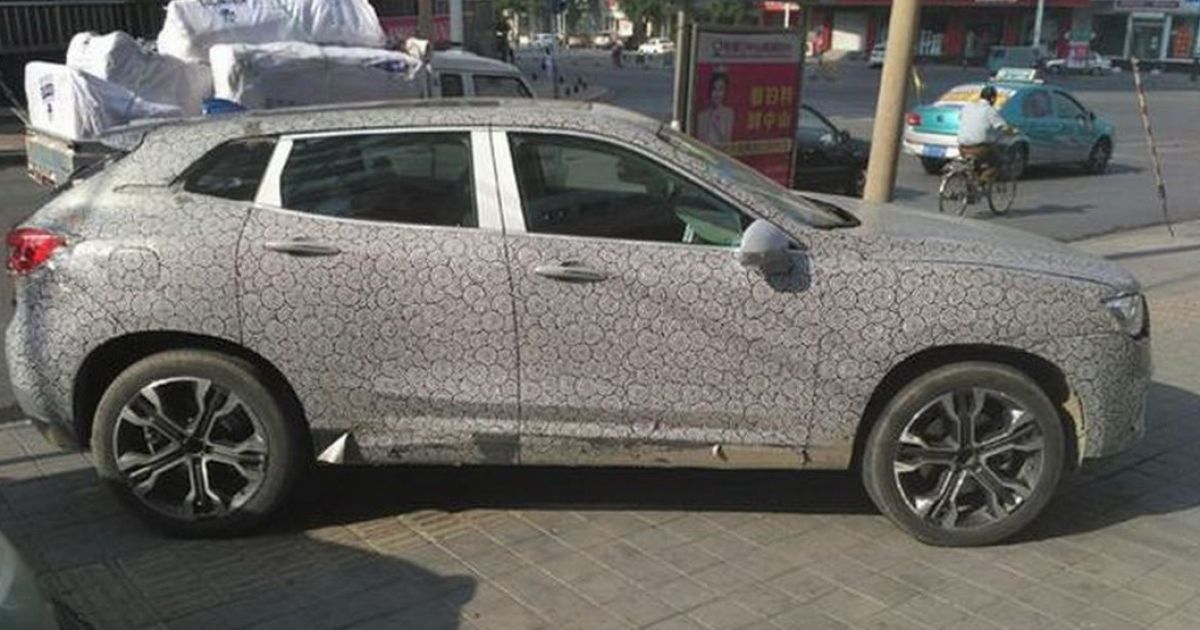 В Сети появились шпионские фото купеобразного кроссовера Haval