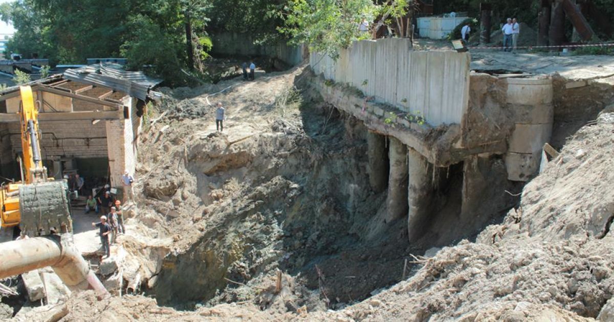 В Киеве продолжается ремонт коллектора / © Киевводоканал