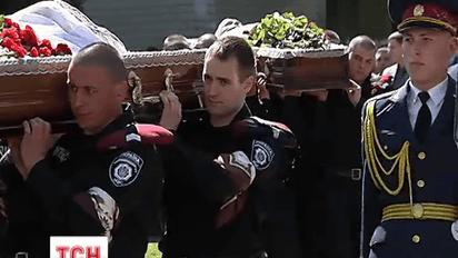 В Киеве провели в последний путь двух милиционеров, погибших во время стрельбы в понедельник
