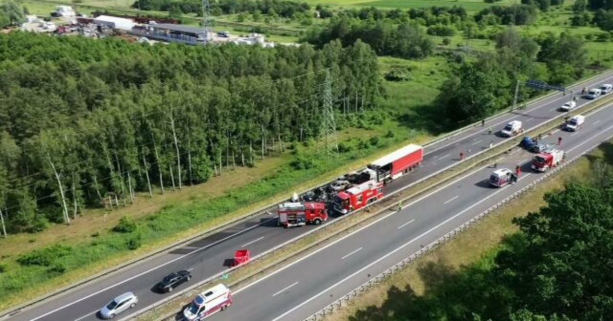 В Польше после столкновения сгорели сразу семь авто: много жертв