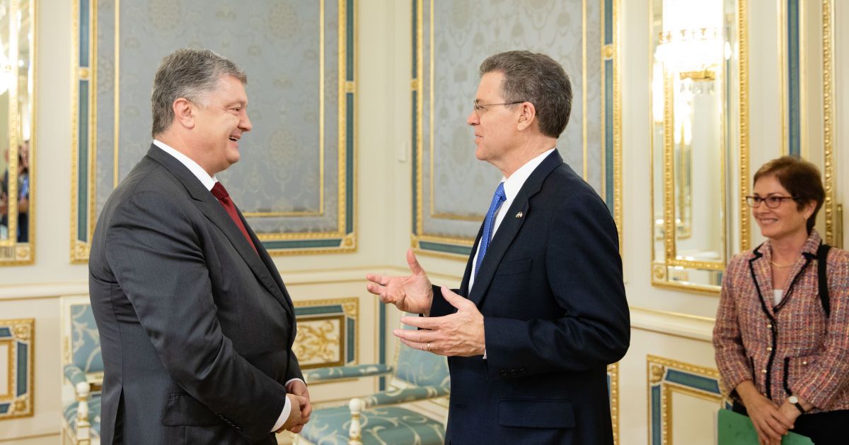 Порошенко розповів послу США з питань релігій про підготовку до церковної автокефалії