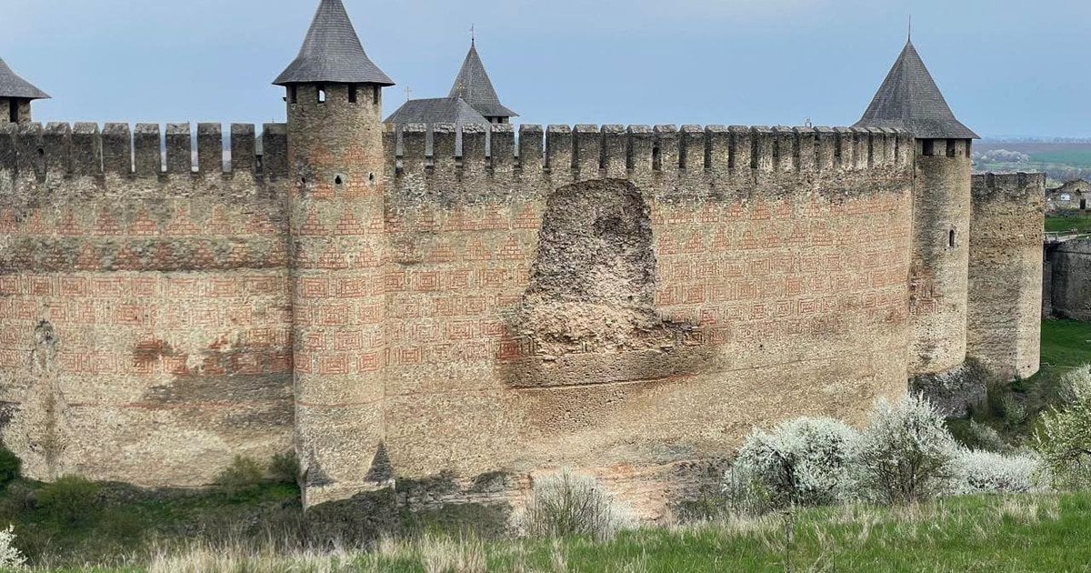 Біль для архітектури: Хотинська фортеця потребує негайної допомоги після обвалу