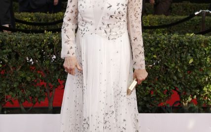 В платье от Valentino и в хорошем настроении: Мерил Стрип на церемонии SAG Awards
