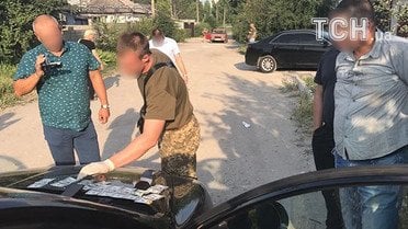 На Дніпропетровщині спіймали підполковника із хабарем та пігулками для виробництва наркотиків_4 / © npu.gov.ua