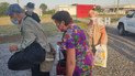 На Донбасі люди тижнями живуть на КПВВ та чекають, коли бойовики дозволять їм повернутися до домівок
