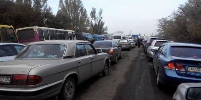 На пропускных пунктах "Зайцево" и "Марьинка" скопилось около 700 авто