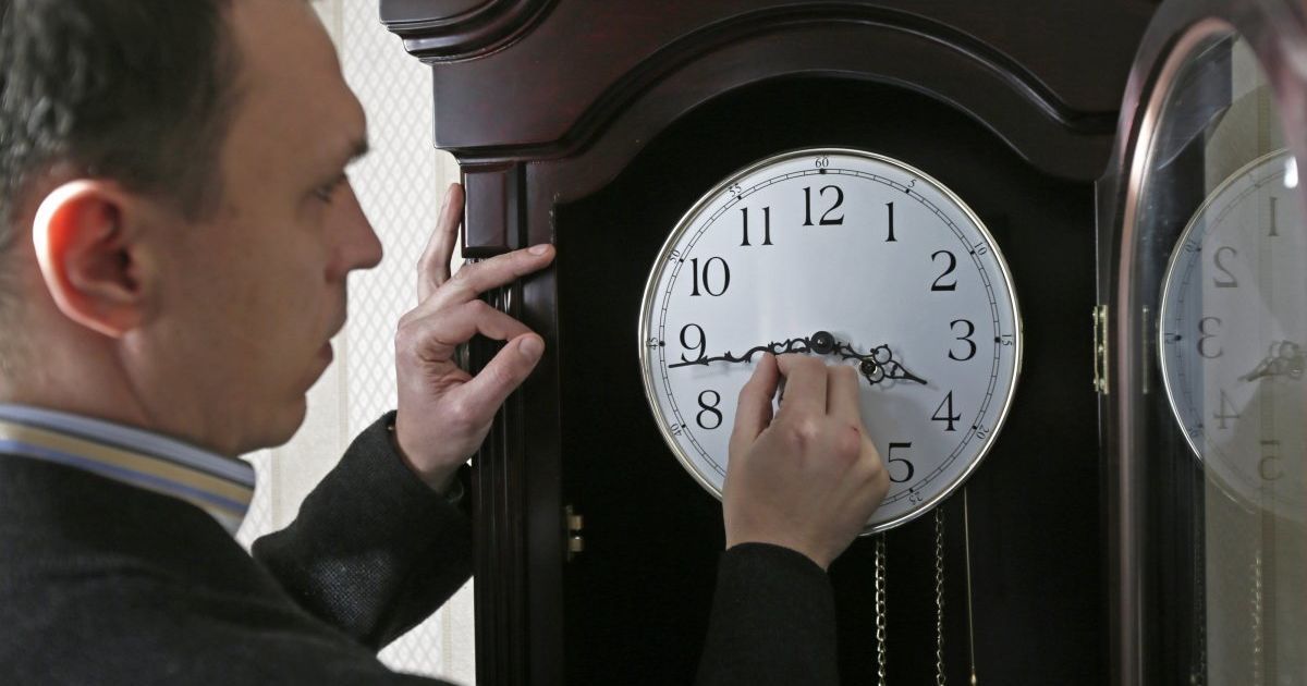 Украина скоро перейдет на летнее время – Порошенко просят отменить традицию