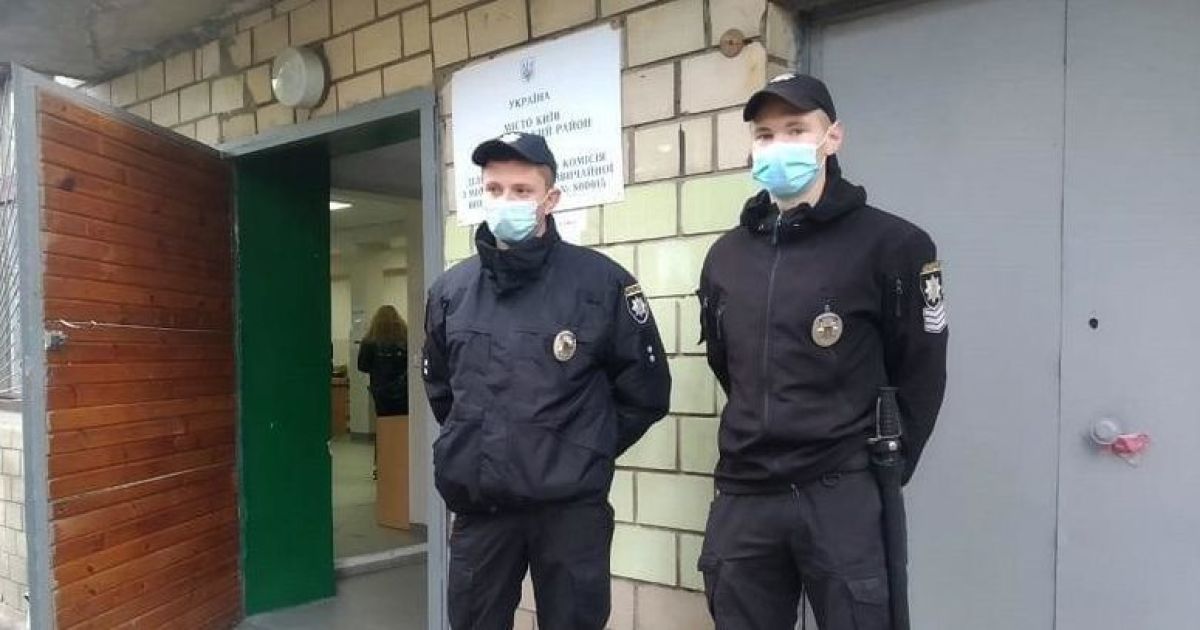 В Киеве шесть избирательных участков начали работу с опозданием, два - не открылись