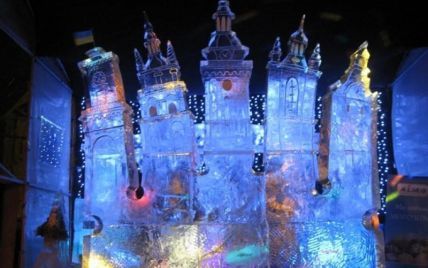 У центрі Львова митці створили унікальні льодові скульптури: де помилуватися красою