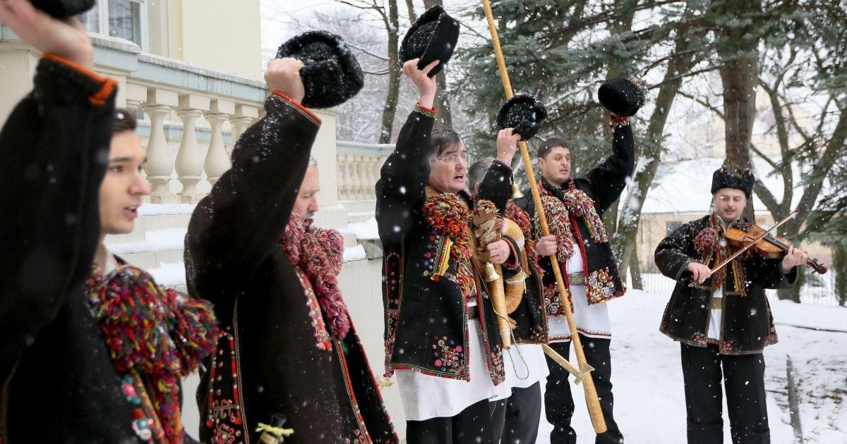 Главный санитарный врач Прикарпатья заявил, что вспышка COVID-19 в области могла произойти из-за массового исполнения коляды