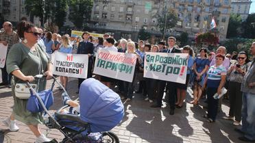 Мітинг проти підняття тарифів у Київраді_1 / © УНІАН