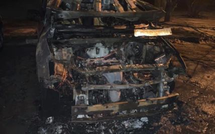 Неизвестные ночью сожгли авто соосновательницы общественной организации "Батьки SOS"