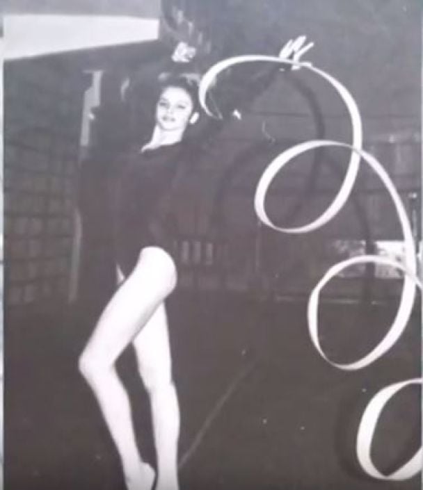 Кэти лолипопты сосын сосын сик сорады