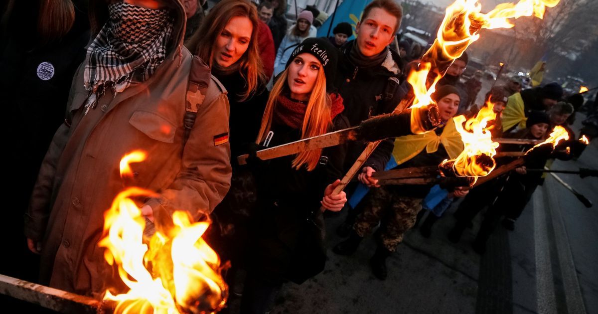 смолоскипна хода в Києві до дня пам'яті Героїв Крут_7 / © Reuters