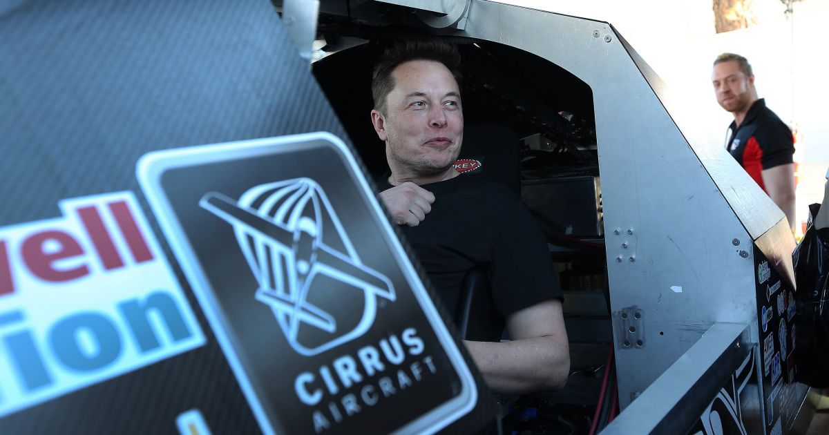 Hyperloop на Троещину: юзеры высмеяли планы чиновников привлечь проект Илона Маска в Украину