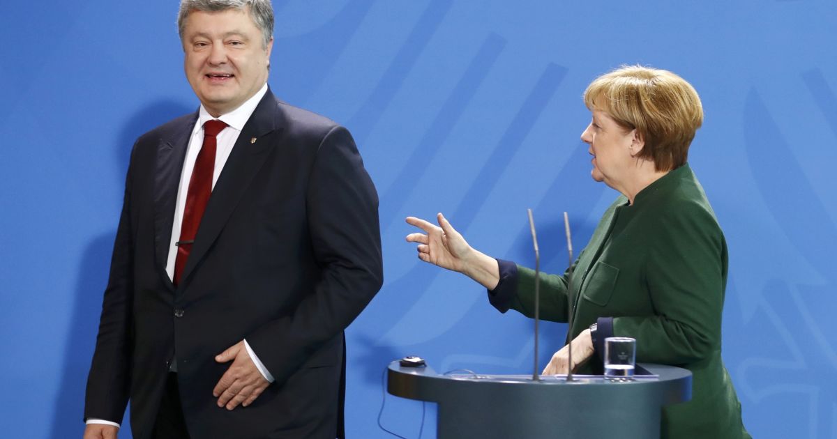 "Дорожная карта" и возвращение России за стол переговоров. Порошенко назвал темы встречи с Меркель