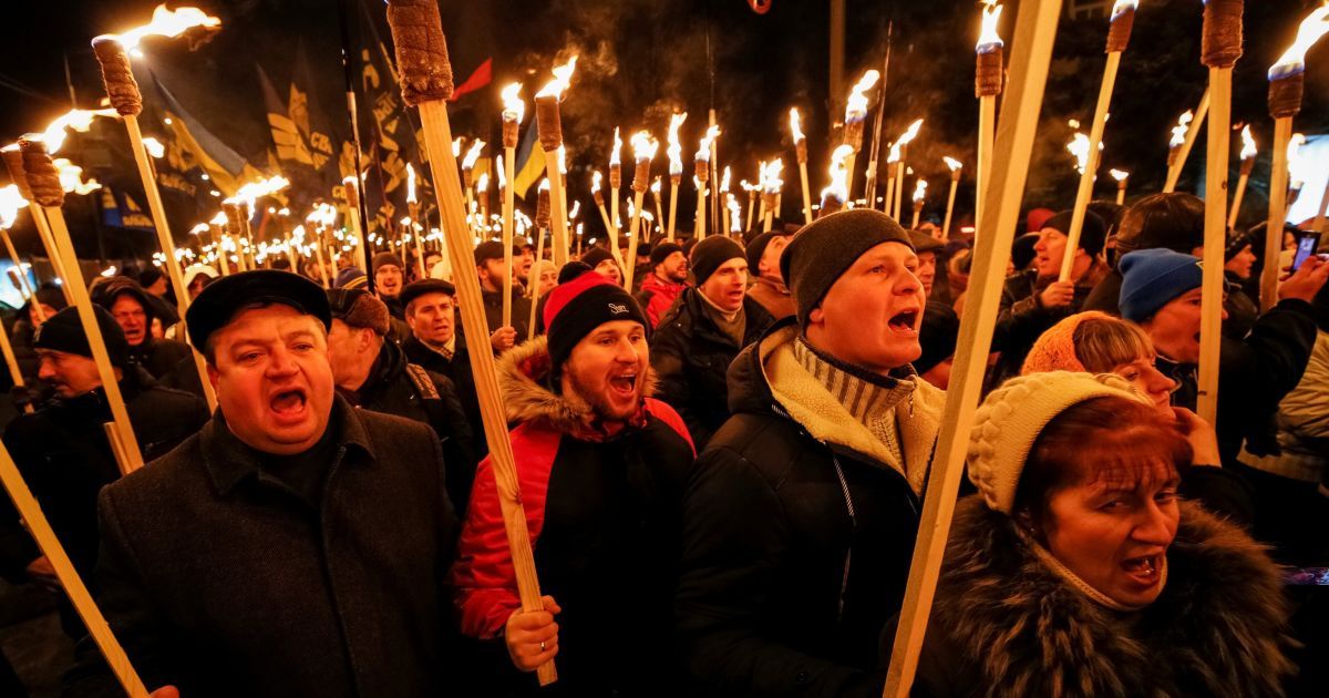 До Дня пам'яті Героїв Крут Києвом пройшла смолоскипна хода
