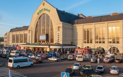 На станції метро "Вокзальна" виявили підозрілу коробку: що в ній було