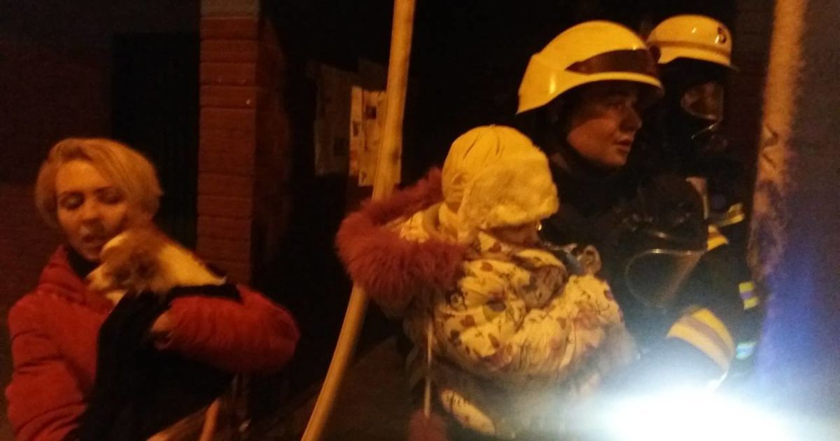пожежа на Здолбунівській у Києві_2 / © ГУ ДСНС у Києві