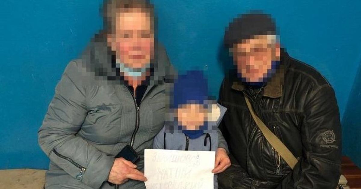 "Сам блукав підземним переходом": у київському метро знайшли трирічного малюка