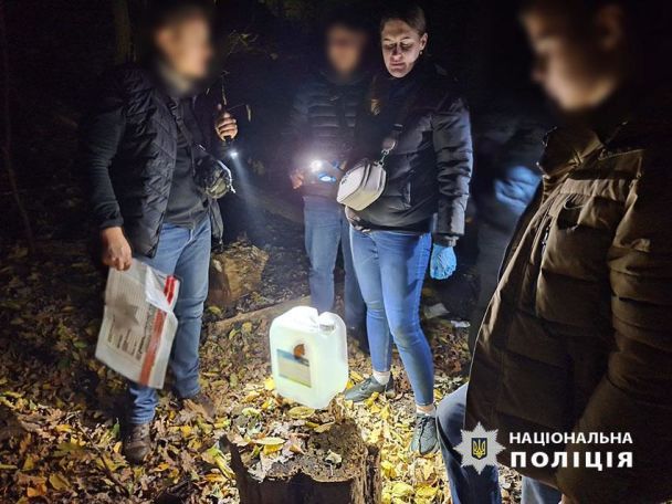 Палий "Укрпочты" в Киеве во время воспроизведения событий / © Полиция Киева