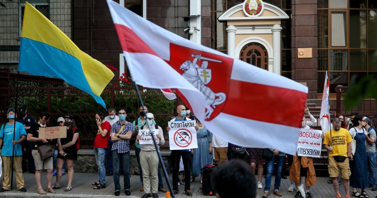 "Повинен оплатити штраф": Білорусь погодилася відпустити затриманого під час протестів українця