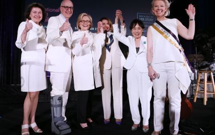 Битва білих вбрань: Гілларі Клінтон vs Ненсі Пелосі