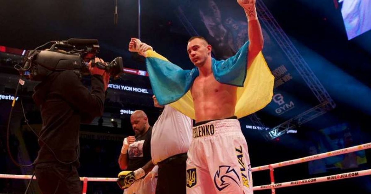 Непобедимый украинский боксер нокаутировал опытного соперника из Бразилии