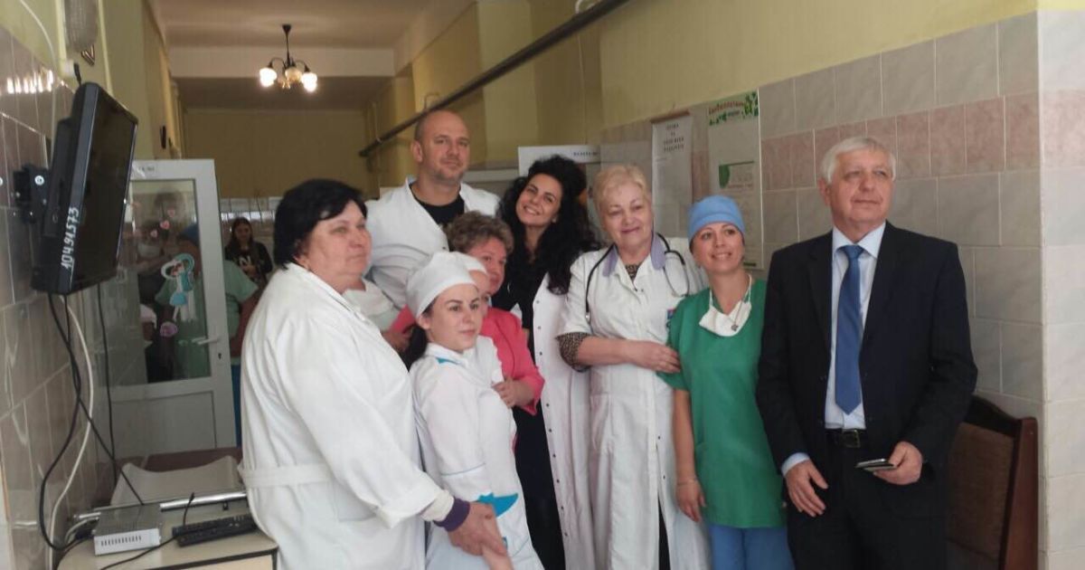 "Потап и Настя" проведали онкобольных детей в Мукачево