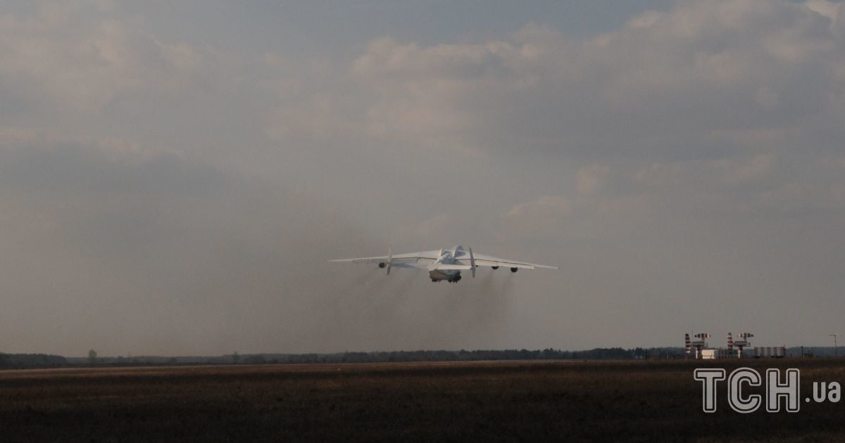 АН-225 "Мрія" доставляет из Китая рекордные грузы масок и тестов на коронавирус в разные страны: как работается экипажу