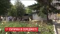У Кропивницькому демобілізовані бійці вирішили силоміць знести кіоск, побудований на квітнику
