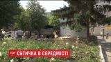 В Кропивницком демобилизованные бойцы решили силой снести киоск, построенный на цветнике