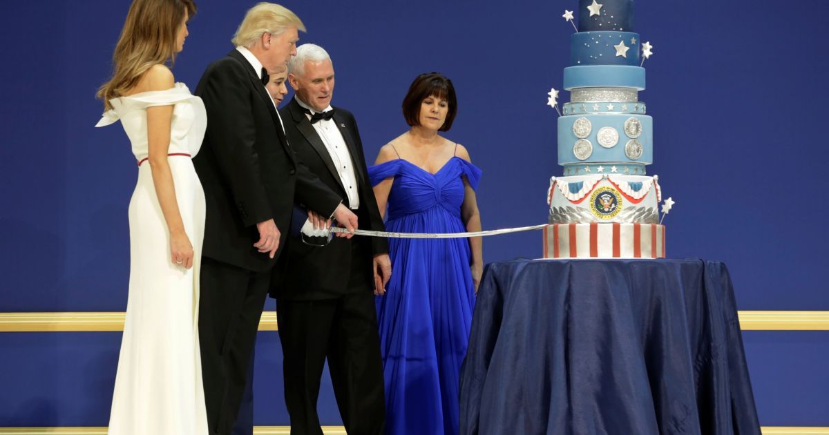 Удивительное сходство: для бала Трампа "сплагиатили" инаугурационный торт Обамы