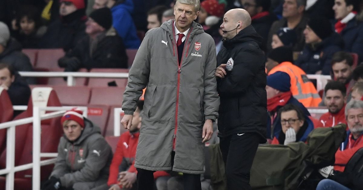 Тренера "Арсенала" Венгера серьезно наказали за оскорбление арбитра