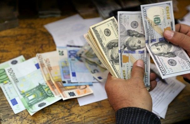 Курс валют на 26 августа: сколько будут стоить доллар, евро и злотый
