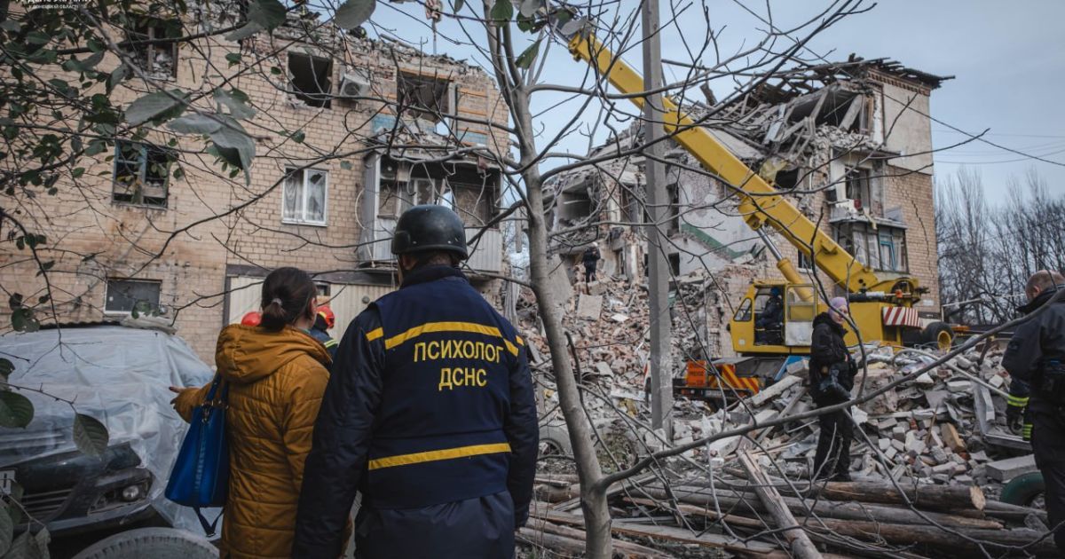 Удар оккупантов по многоэтажке на Донетчине: из-под завалов достали еще одно тело (фото)