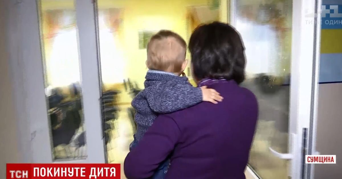 Батько демонстративно покинув 2-річного сина у придорожньому кафе на Сумщині