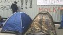 Возле "Интера" ставят палаточный городок