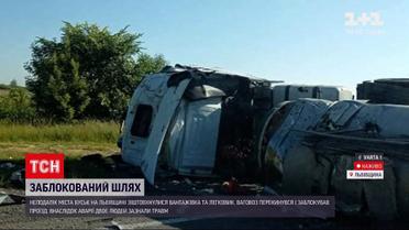 Новости Украины: движение по трассе "Киев-Чоп" усложнилось из-за масштабной аварии