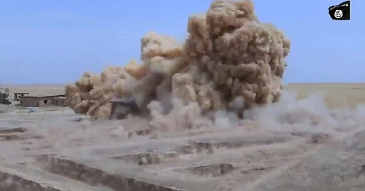 Боевики "ИГ" выложили в Сеть видео уничтожения 2500-летнего храма в Ираке